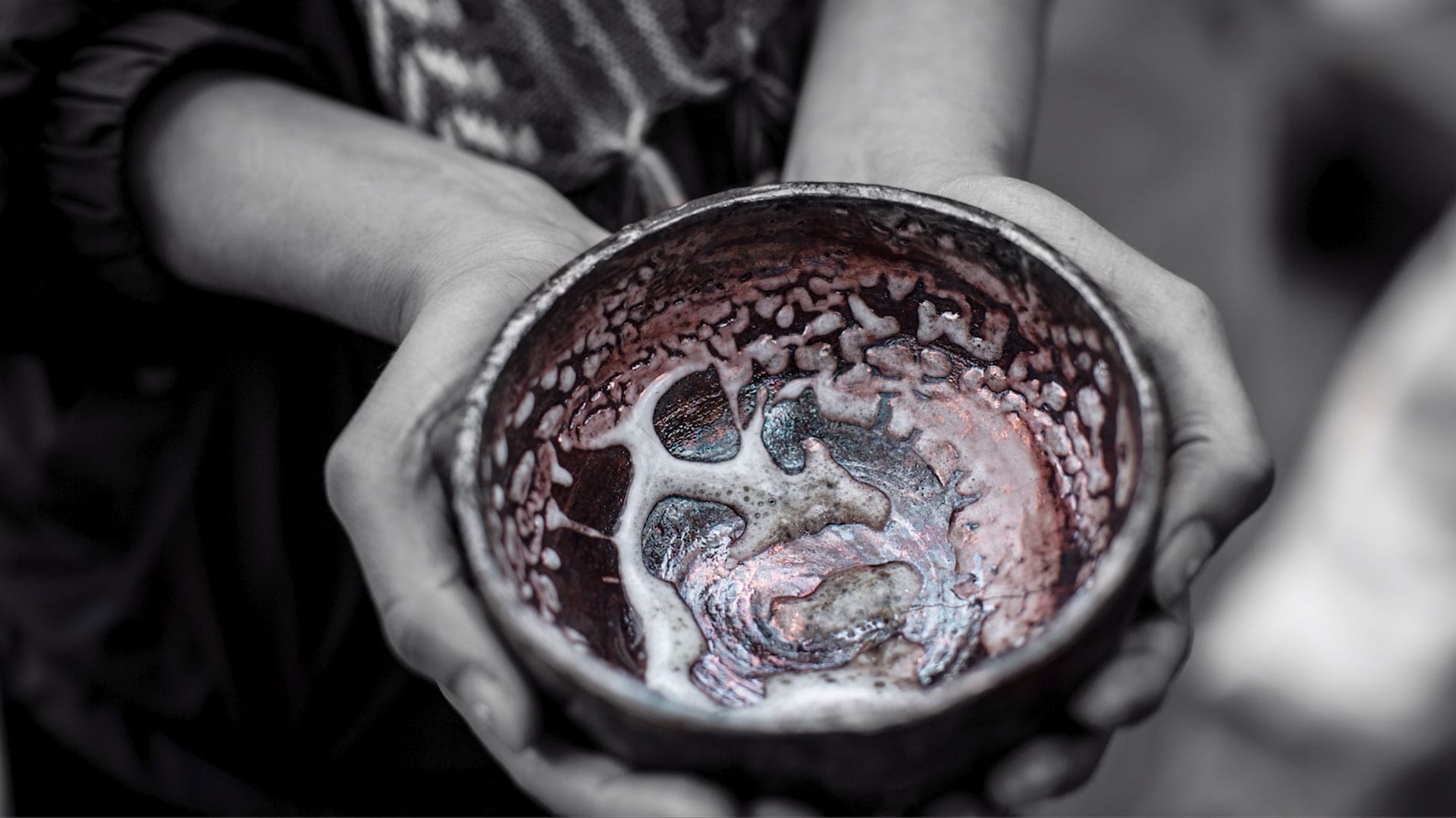 Rakú, quema de cerámica en la técnica tradicional oriental
