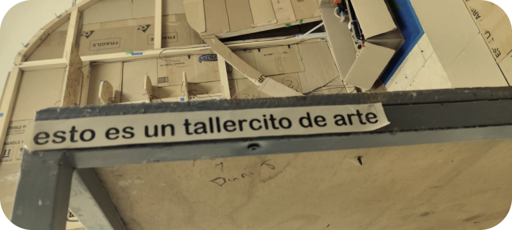 Taller de integración
Profesores: Ricardo Arias, Santiago Forero, Carolina Franco, Fredy Buitrago, Andres Foglia y Carmen Elvira de Brigard
El Taller Interáreas es un espacio de encuentro que promueve el desarrollo autónomo de proyectos artísticos mediante metodologías activas, reflexivas y colaborativas, orientadas a la creación contemporánea en sus diversas formas.