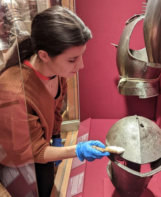 Lina Méndez es pasante en el Arms and Armor Department del MET