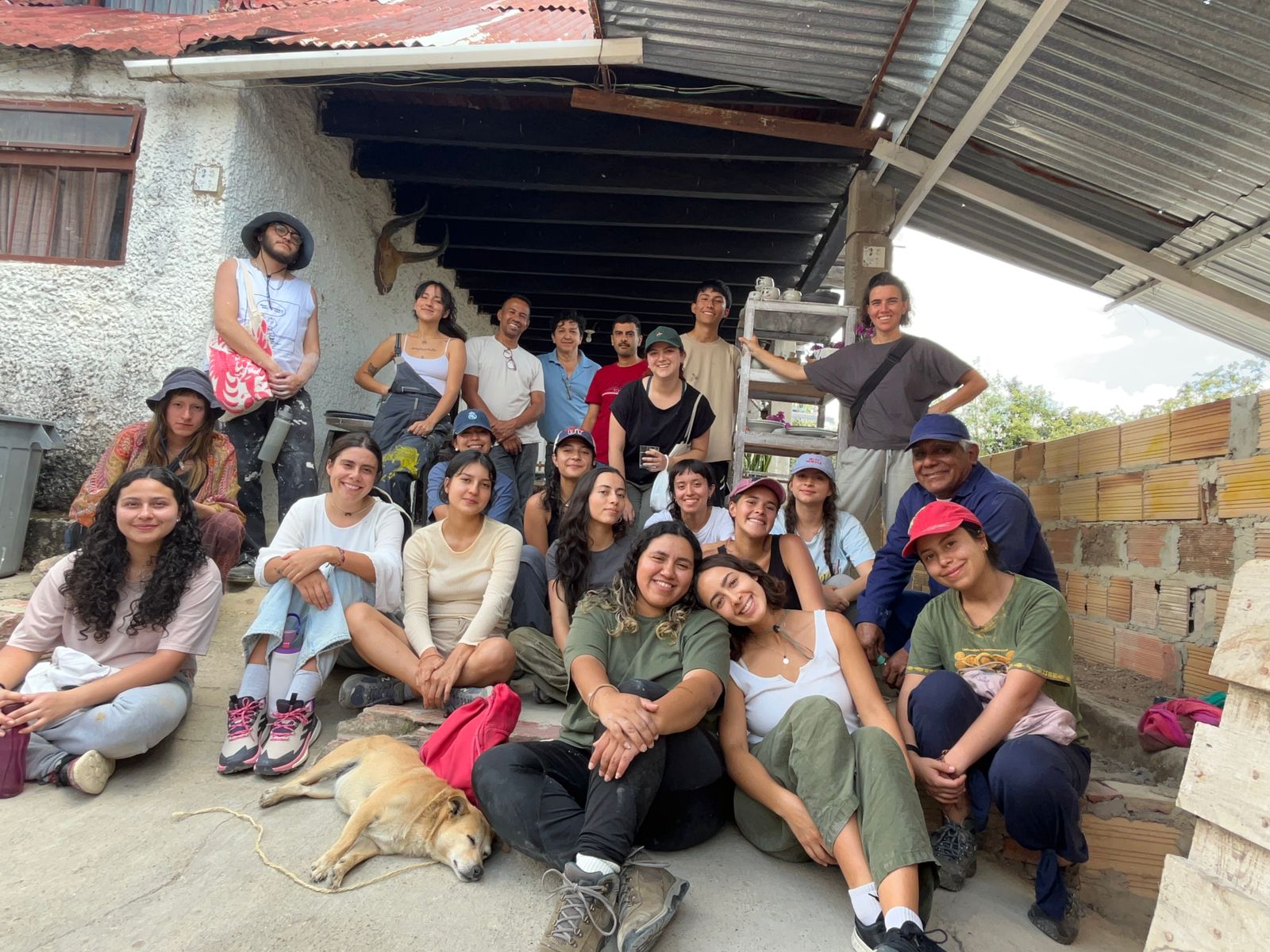 Arte y naturaleza: una experiencia transformadora en el taller “Arcillas Salvajes” con María Cano