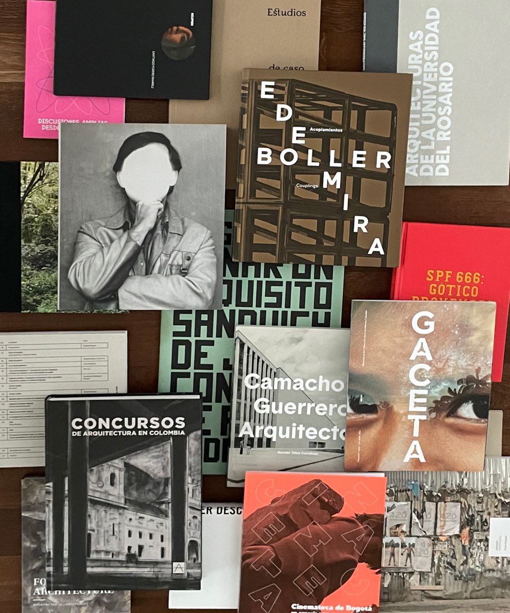 Línea: Escrituras
Profesor: Monica Paez. 
Este taller está dirigido a estudiantes interesados en el diseño editorial y propone una aproximación práctica a los fundamentos del campo.